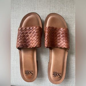 Women’s sandals - brand is Sofft - BRAND NEW